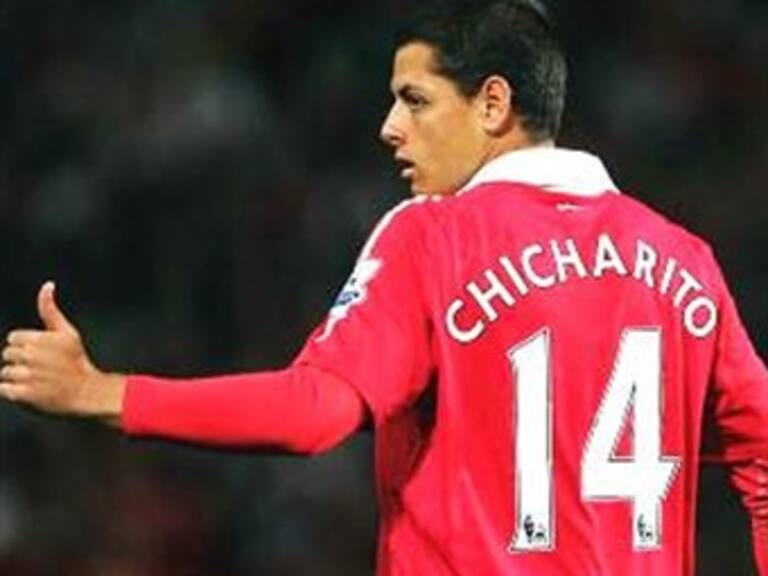 Con un doblete, 'Chicharito' mete al ManU a cuartos en 'Champions'
