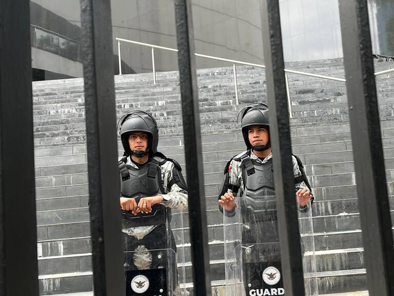 Elementos de la Guardia Nacional resguardan el interior del Senado por la toma de protesta de magistrados,ministros y jueces del Poder Judicial.