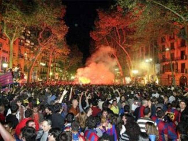 Miles de azulgranas festejan el título liguero en Barcelona