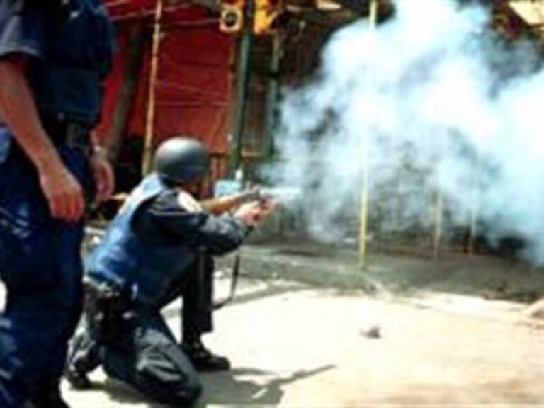 Se enfrentan comerciantes y policías en Tepito