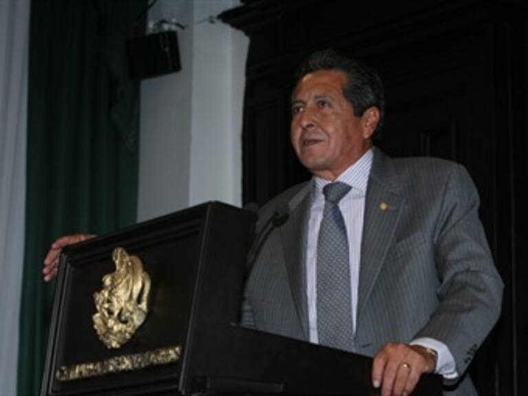 Rechaza senador jugar en sesión