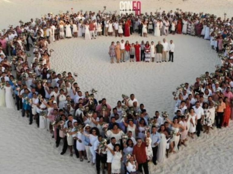 Se casan 300 parejas en boda colectiva en Cancún
