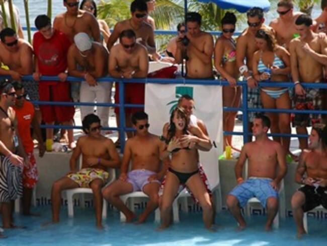 Registra Acapulco dramática caída en llegada de 'spring breakers'