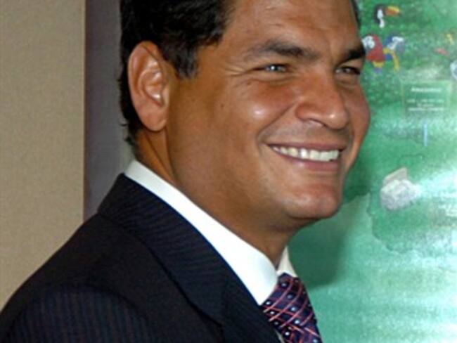 Inaugura Correa operaciones en campo petrolero