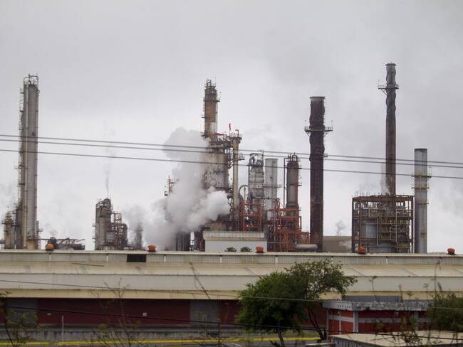 Clausuran refinería de PEMEX en Cadereyta, Nuevo León