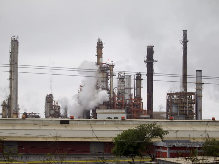 Se colocaron sellos de suspensión en una chimenea de la Refinería de PEMEX en Cadereyta