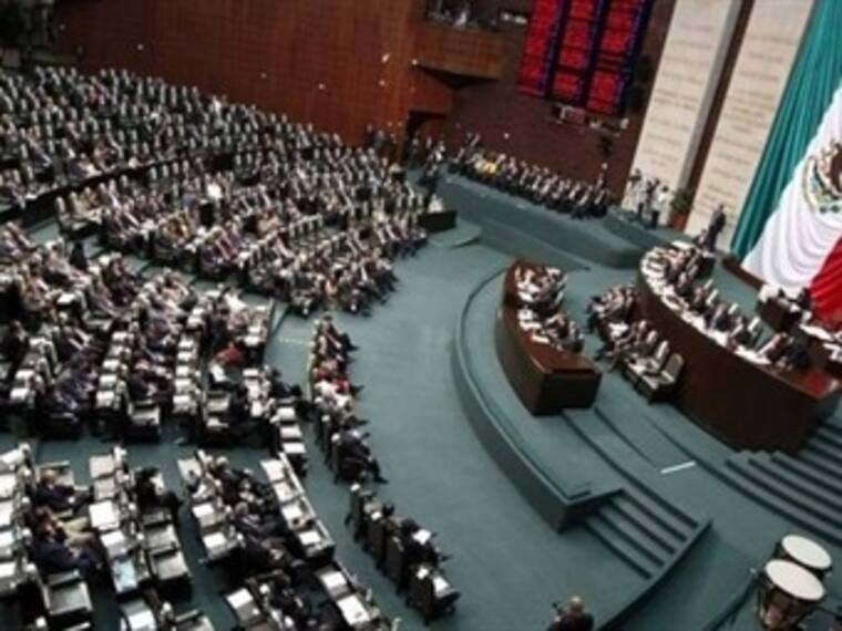 Cambian a coordinador de senadores en el PAN. Óscar Mendoza de Pulso Legislativo. 21/05/13