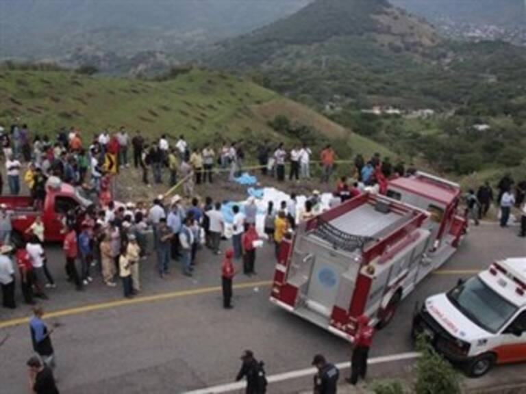 Suman 28 muertos por volcadura en Guerrero
