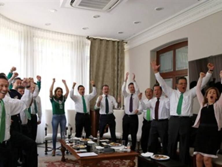 Difunde Presidencia foto de EPN viendo el partido