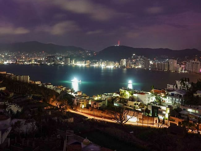 Restablece CFE 93% de luz por paso de Huracán Otis en Acapulco