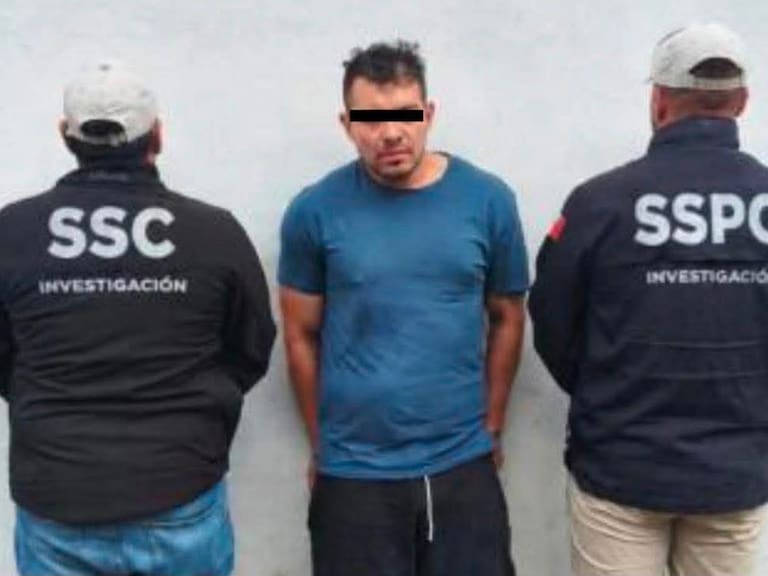 En operativo conjunto entre fuerzas federales y estatales, se logró la detención de Jovany Santacruz Molina, alias "La Muñeca", presunto implicado en la muerte de dos funcionarios de la CDMX.