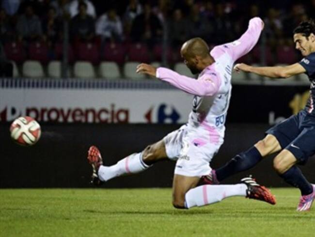 Ofrece Arsenal 50 millones por Cavani