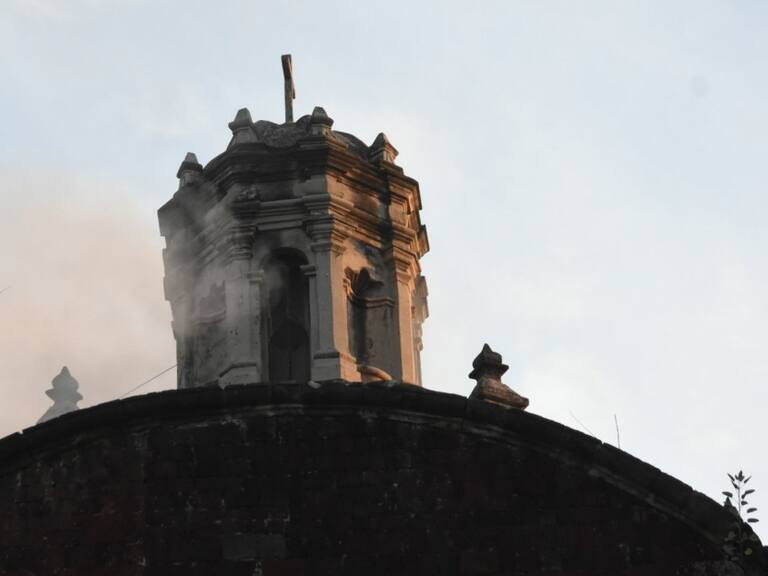 Se incendia campanario de la Iglesia Santa Veracruz en CDMX