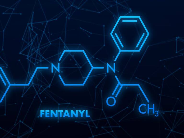 El fentanilo es un opioide sintético 50 veces más fuerte que la heroína y 100 veces más fuerte que la morfina
