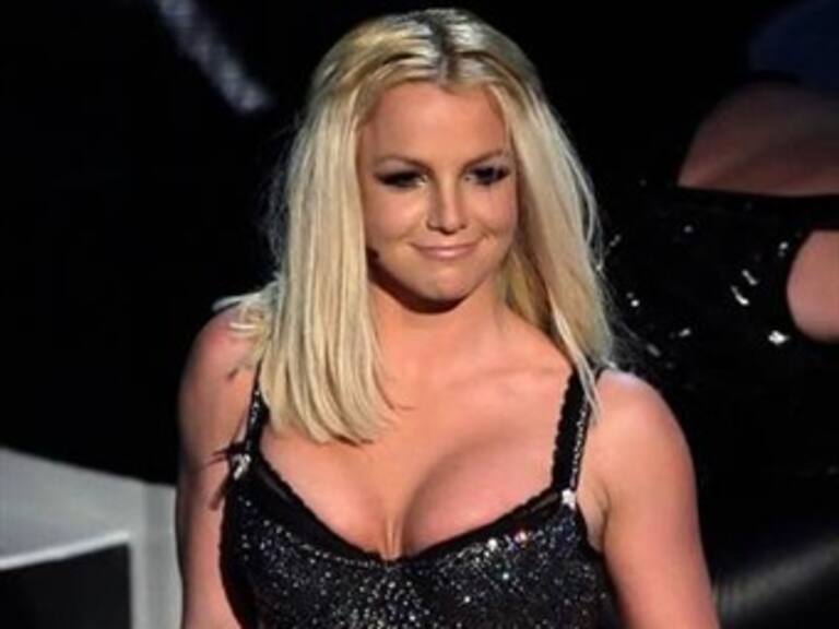 Lanza Britney Spears su sencillo '3' de su nuevo álbum de éxitos