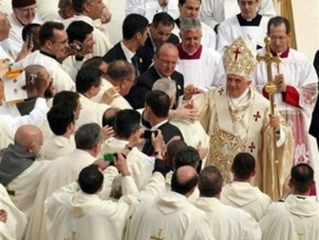 Dedican sacerdotes mexicanos al Papa himno a la Virgen de Guadalupe