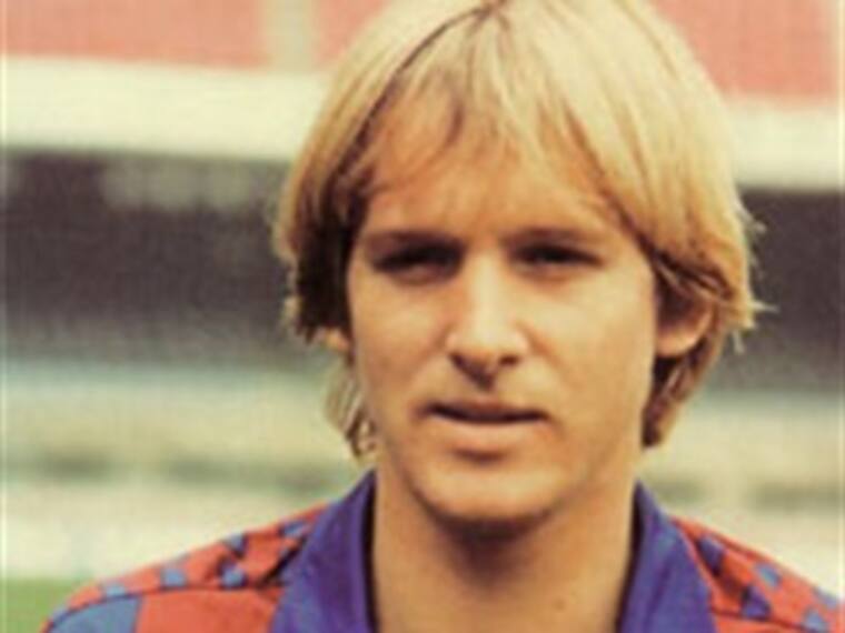 Ex jugadores en el alcohol. Giovani Manzano desde Inglaterra