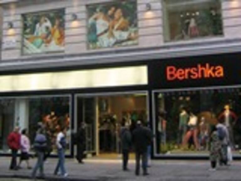 Adelantan comercios temporada de rebajas en España