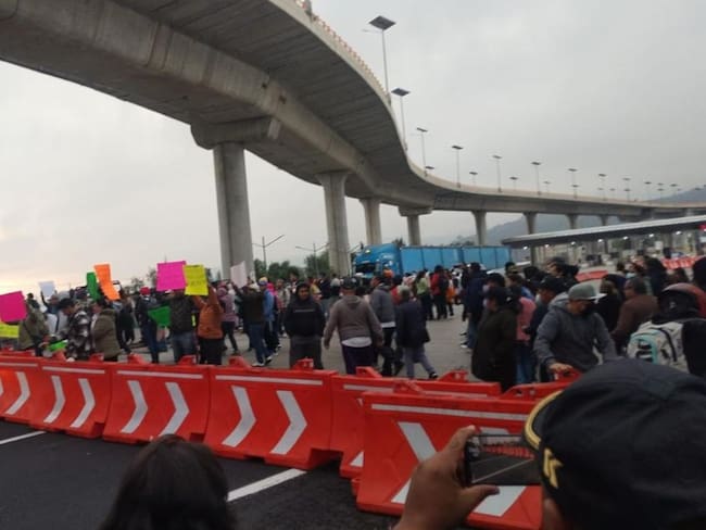 Caos vial en México-Cuernavaca: Vecinos bloquean hoy 13 de abril Tlalpan en protesta por falta de luz y seguridad