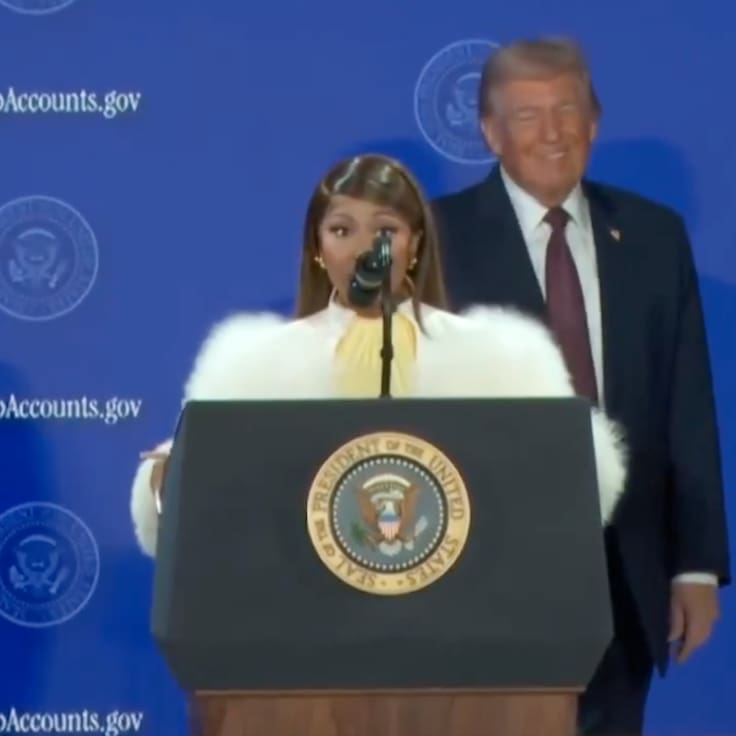 Nicki Minaj se declara la fan #1 de Donald Trump en evento en vivo | VIDEO