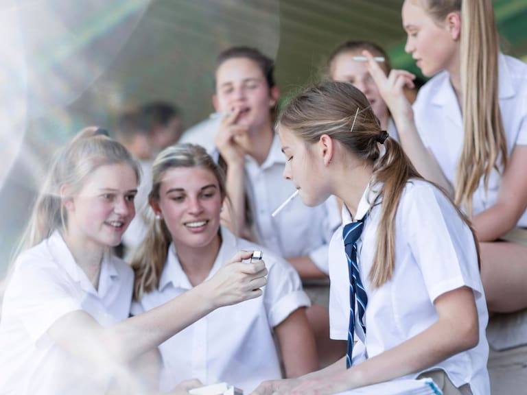 Mx - Reino Unido prohibe cigarros de tabaco a menores de edad