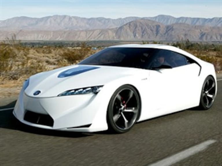 Lanza Toyota auto híbrido de lujo