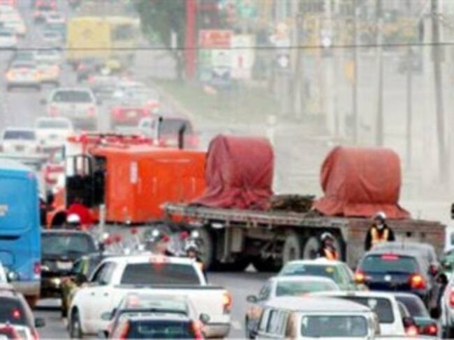 Reportan más bloqueos en carreteras de Colima