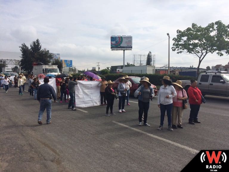 Avanzan manifestantes por carretera a Chapala