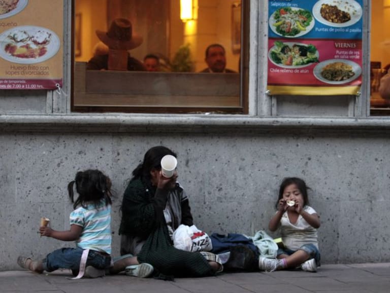En México hay 21.4 millones de niños y jóvenes que viven en pobreza: Coneval