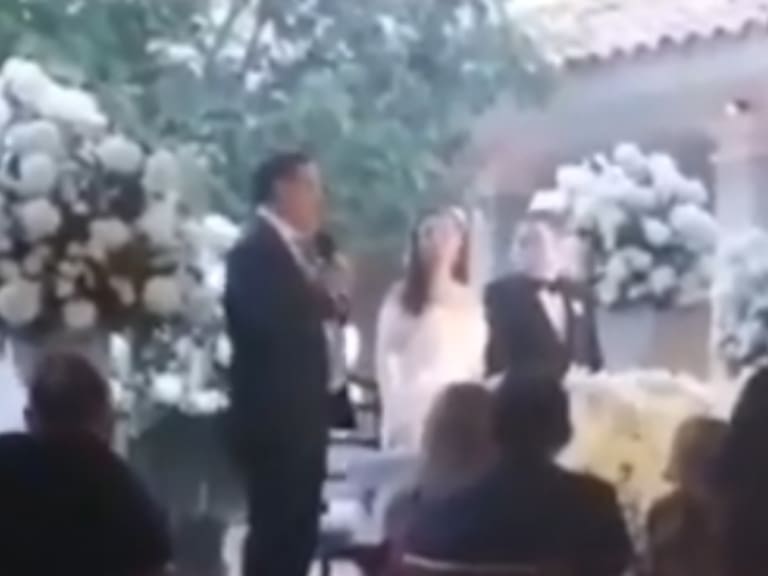 Alcaldesa de Naucalpan se olvida de COVID-19 y celebra su boda