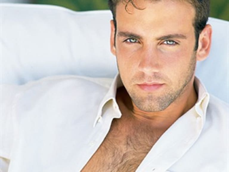 Carlos Ponce regresa al cine con escasa ropa