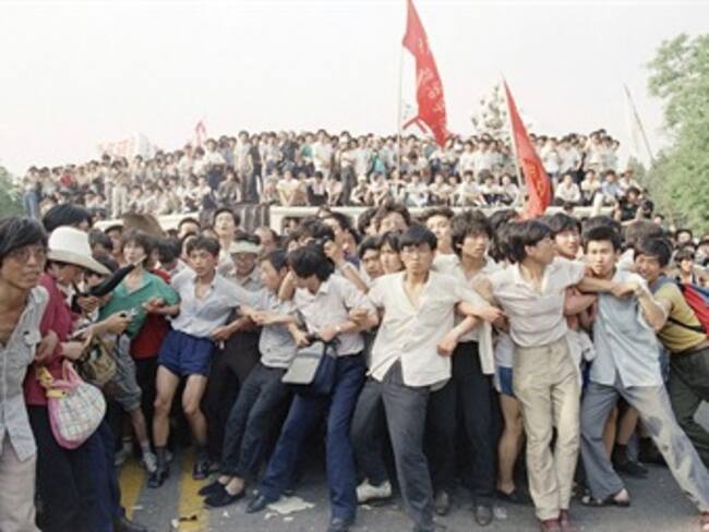 Incendio de vehículo en Plaza Tiananmen de Pekín deja 3 muertos