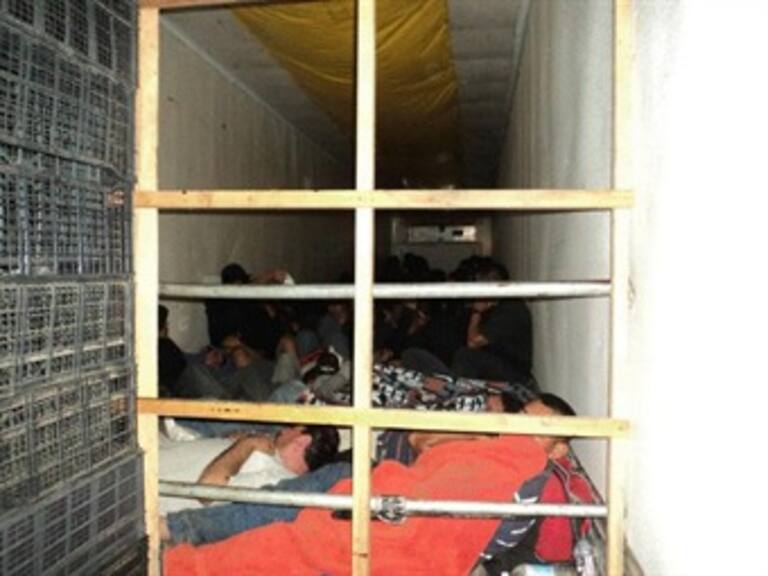 Investiga PGR a persona que transportaba 60 indocumentados