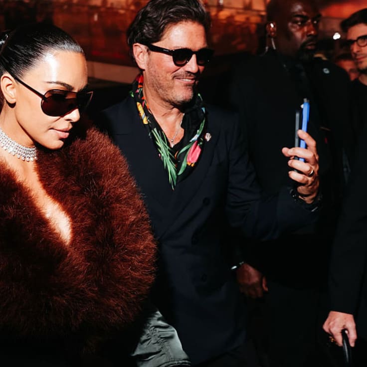 Kim Kardashian queda envuelta en polémica tras decomiso de droga en cargamento de SKIMS en Reino Unido