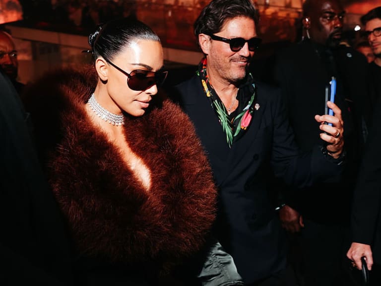 Mx - Encuentran sustancias ilícitas en un camión con mercancía de la marca de ropa de Kim Kardashian
