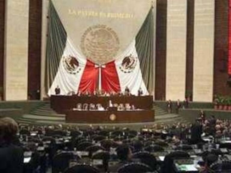 Condenan lentitud de gobierno en estados afectados por Alex