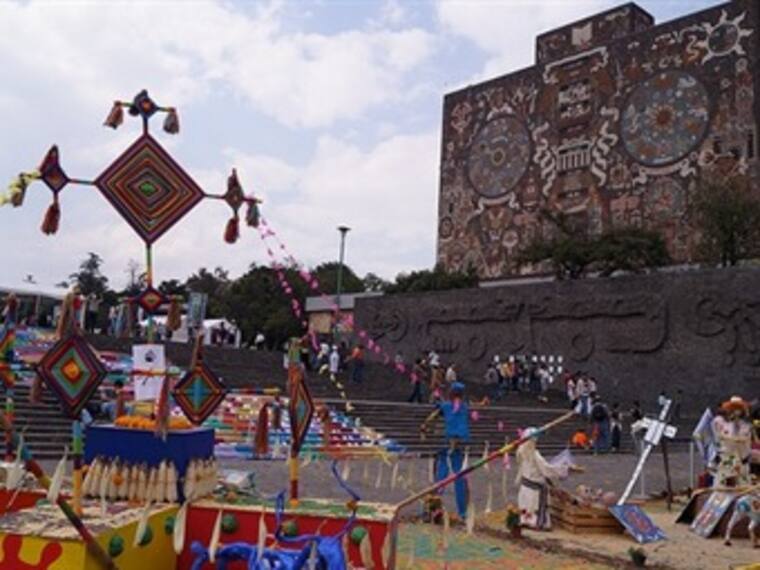 Mega ofrenda UNAM.David Vazquez Licona,miembro del comite de organizadores