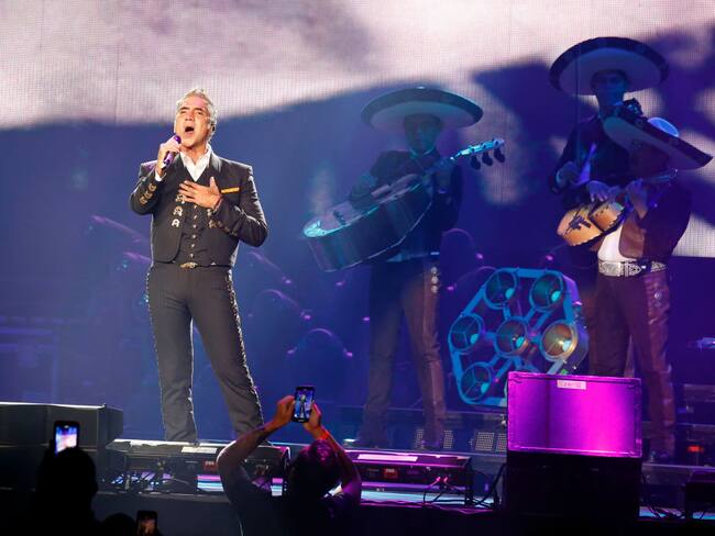 Alejandro Fernandez honra la memoria de su padre con segundo coincierto en la Plaza de Toros México