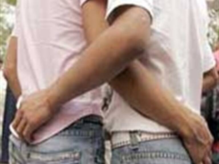 Publica OMS directrices para prevenir VIH entre homosexuales