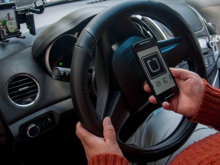 SEMOV permitirá a Uber laborar sin registro, si inician el trámite