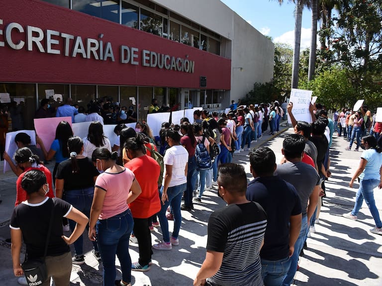 ¿Es obligatoria la cuota de inscripción en escuelas públicas de la SEP?