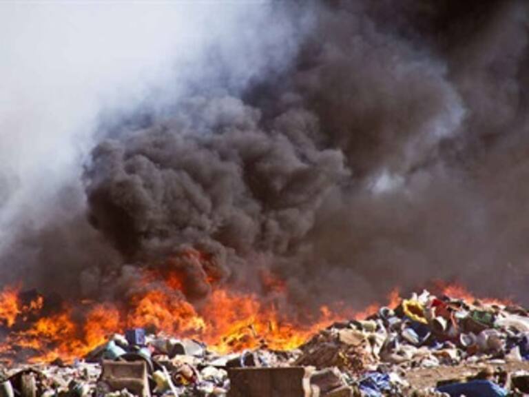 Reportan incendio en basurero del Edomex