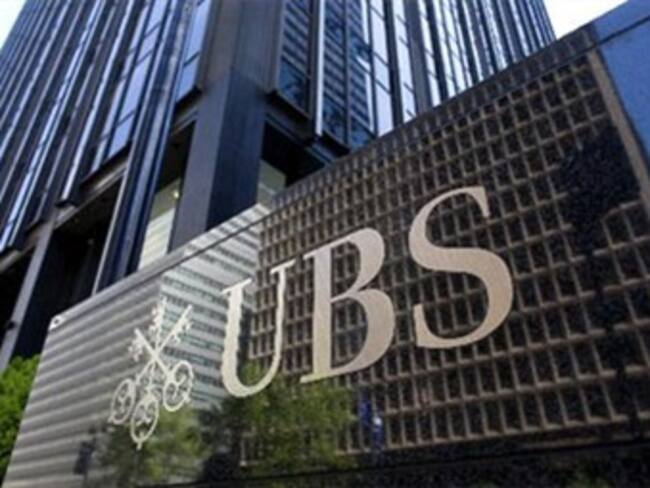 Reporta UBS séptimo trimestre de pérdidas en 2 años
