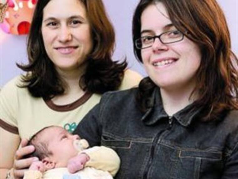 Adopción de matrimonios gay puede derivar en violación del menor: dipuhooligan