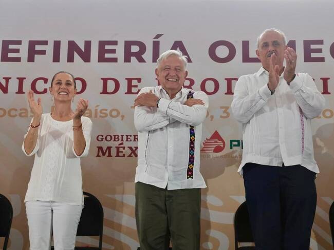 Celebran AMLO y Sheinbaum arranque de refinería de Dos Bocas
