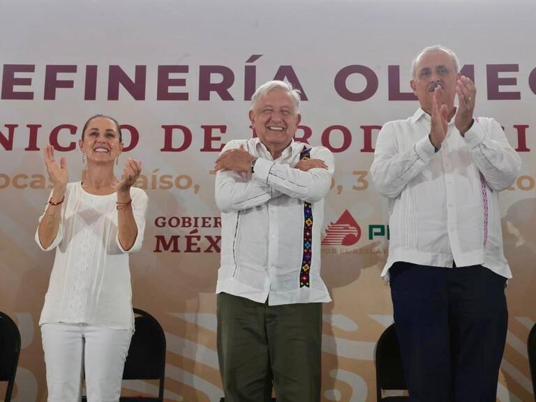 Celebran AMLO y Sheinbaum arranque de refinería de Dos Bocas