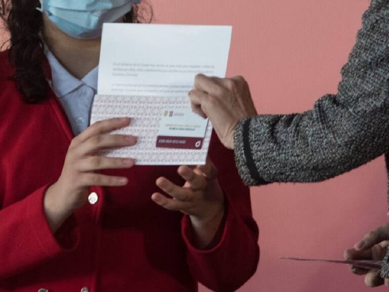 Presentan queja contra Sheinbaum por la “Tarjeta de Claudia”