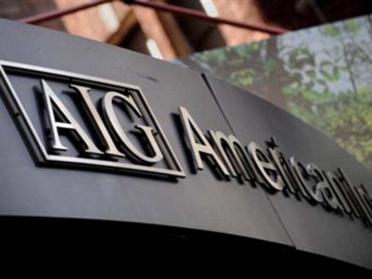Demanda contra AIG busca devolución de bonificaciones