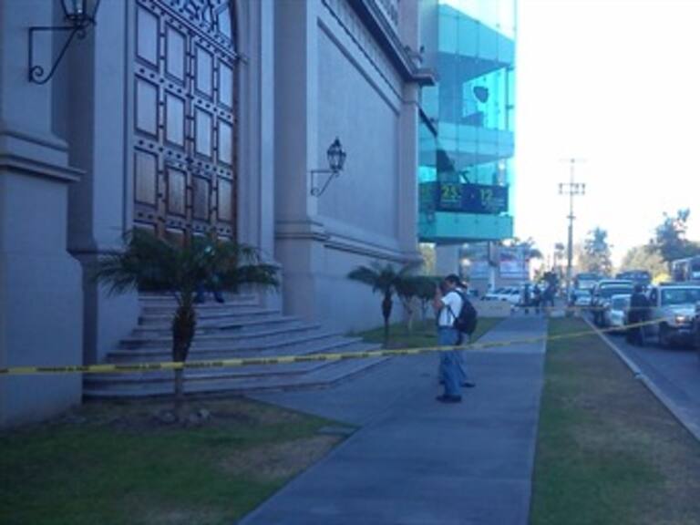 Lanzan dos artefactos explosivos al periódico Mural en Jalisco