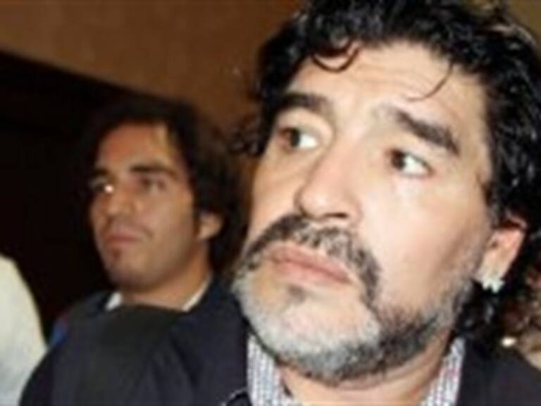 Encabeza Maradona funeral de su madre en Argentina